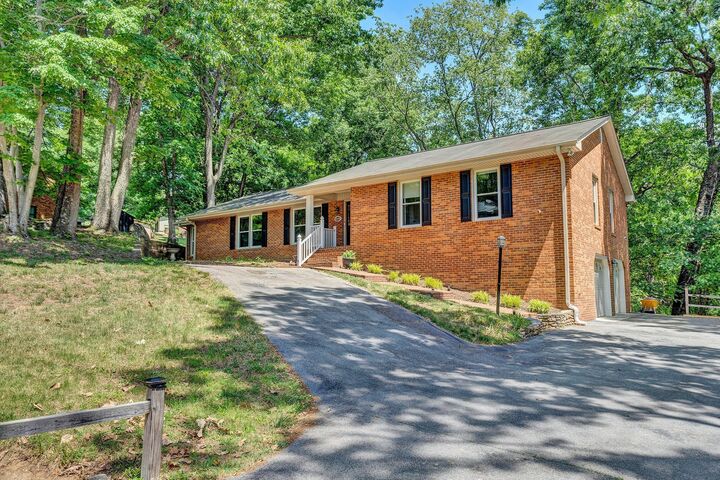 Property Photo: 4189 Toddsbury Dr VA 24179