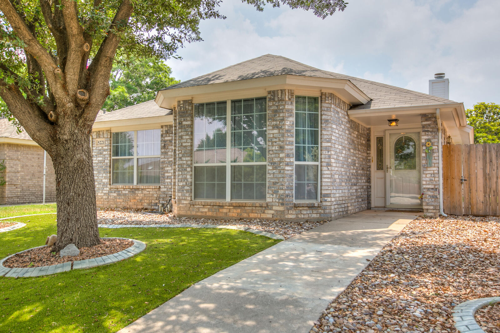 Property Photo:  5221 Oak Grove Boulevard  TX 76904 