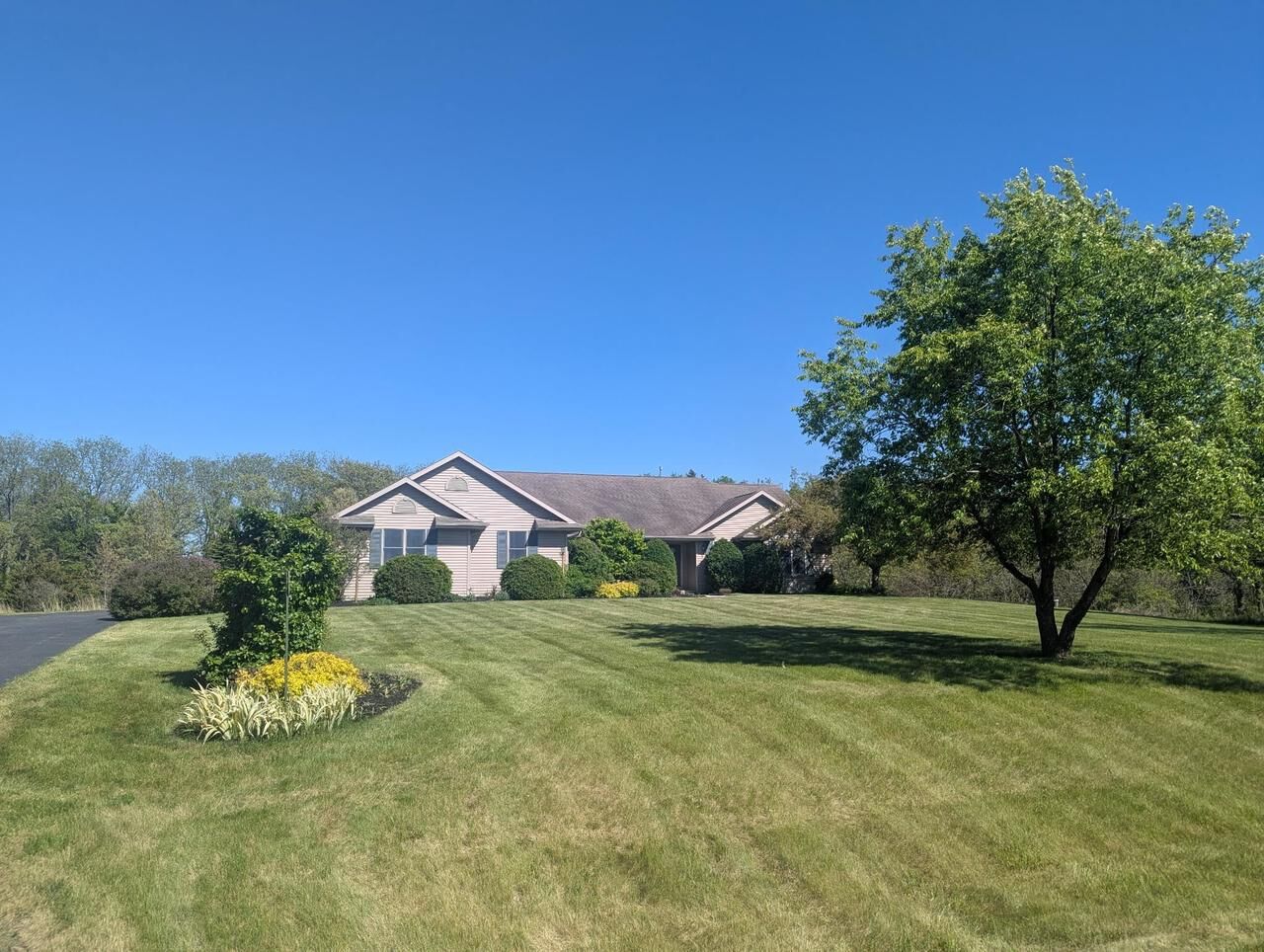 Property Photo:  5614 N Vista Lane  WI 53548 