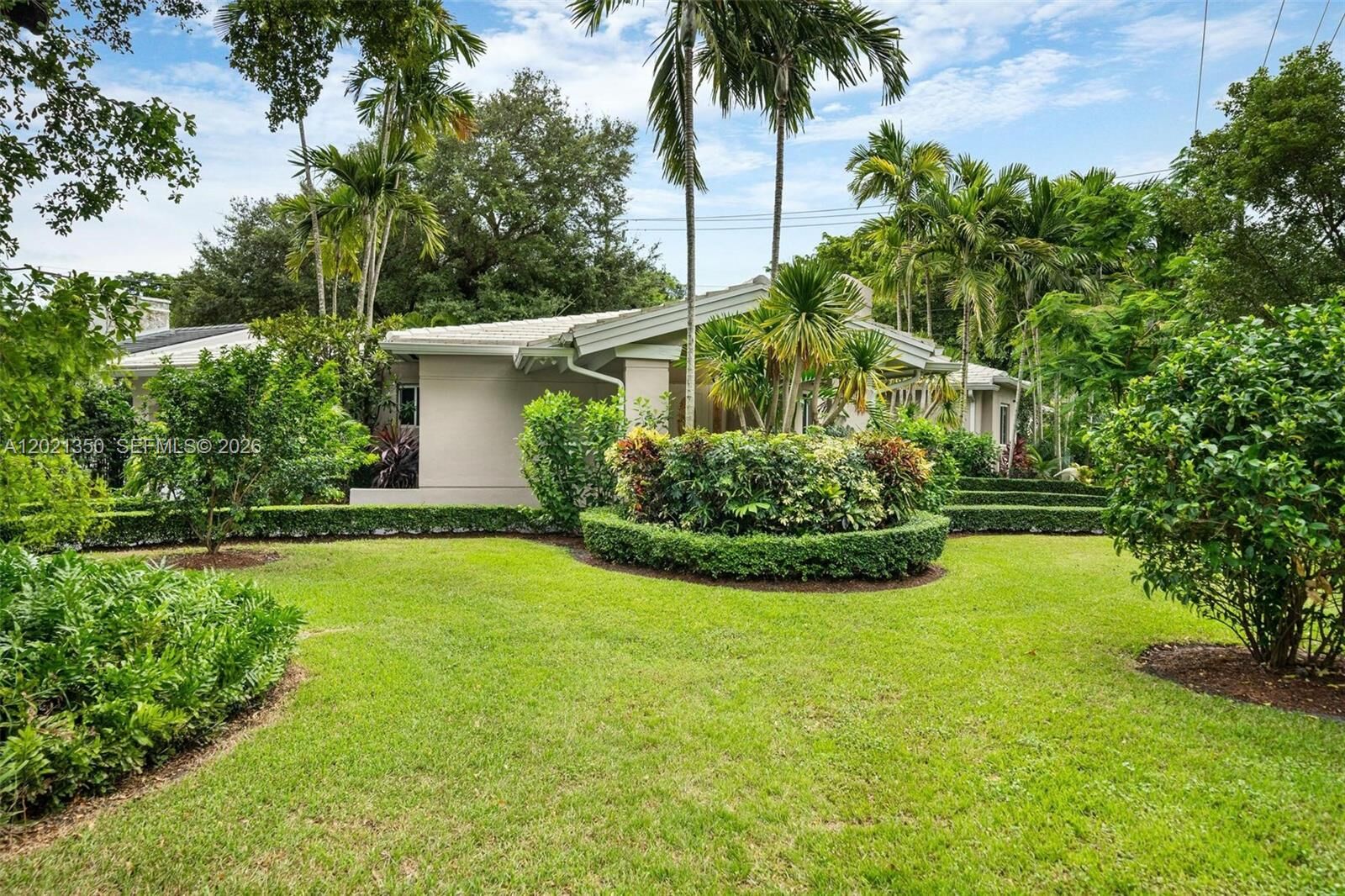 Property Photo: 648 Sevilla Ave FL 33134