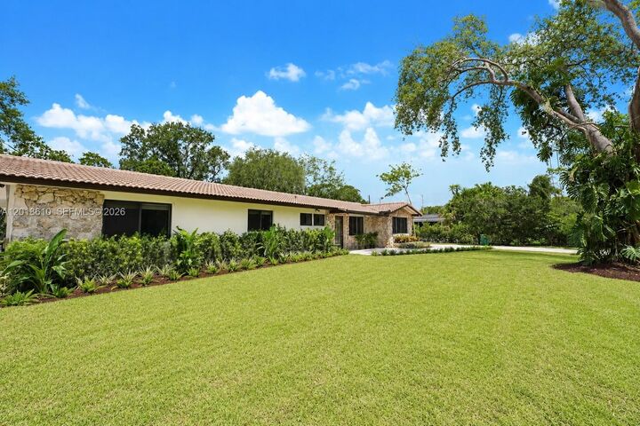 Property Photo: 7220 SW 69th Ct FL 33143