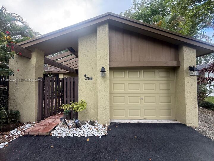 Property Photo:  13440 SW 108th St Cir N  FL 33186 