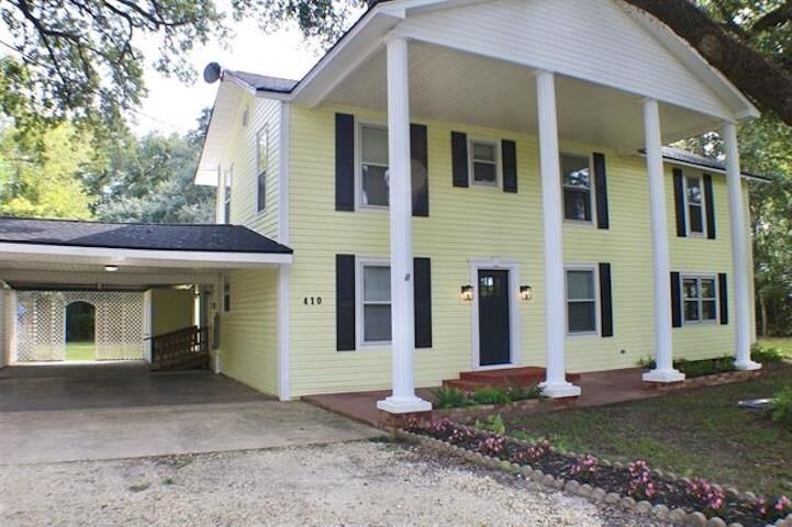 Property Photo: 410 Belvedere Dr. TX 77706