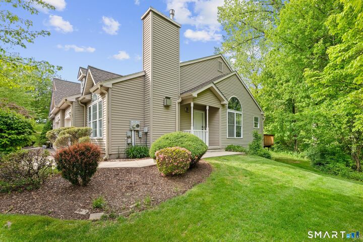 Property Photo:  25 Hamden Hills Drive 52  CT 06518 