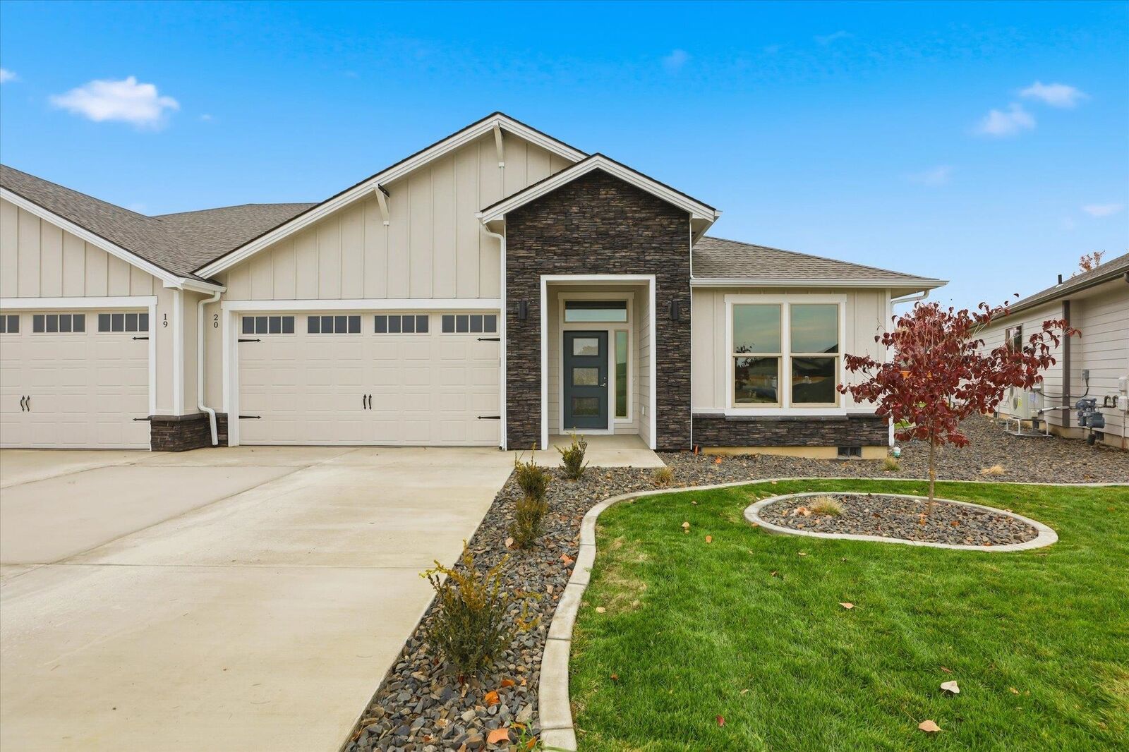 Property Photo:  1109 - Unit 20 N Country Club Dr 20  WA 99006 