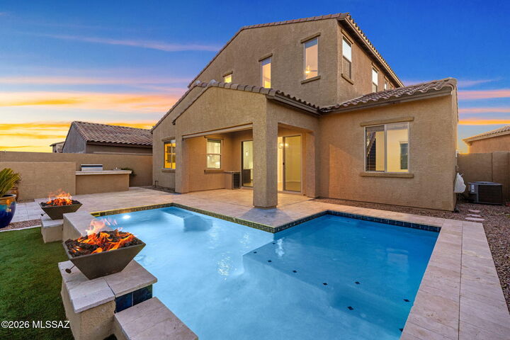 Property Photo: 1005 W Lark Bunting Lane AZ 85755