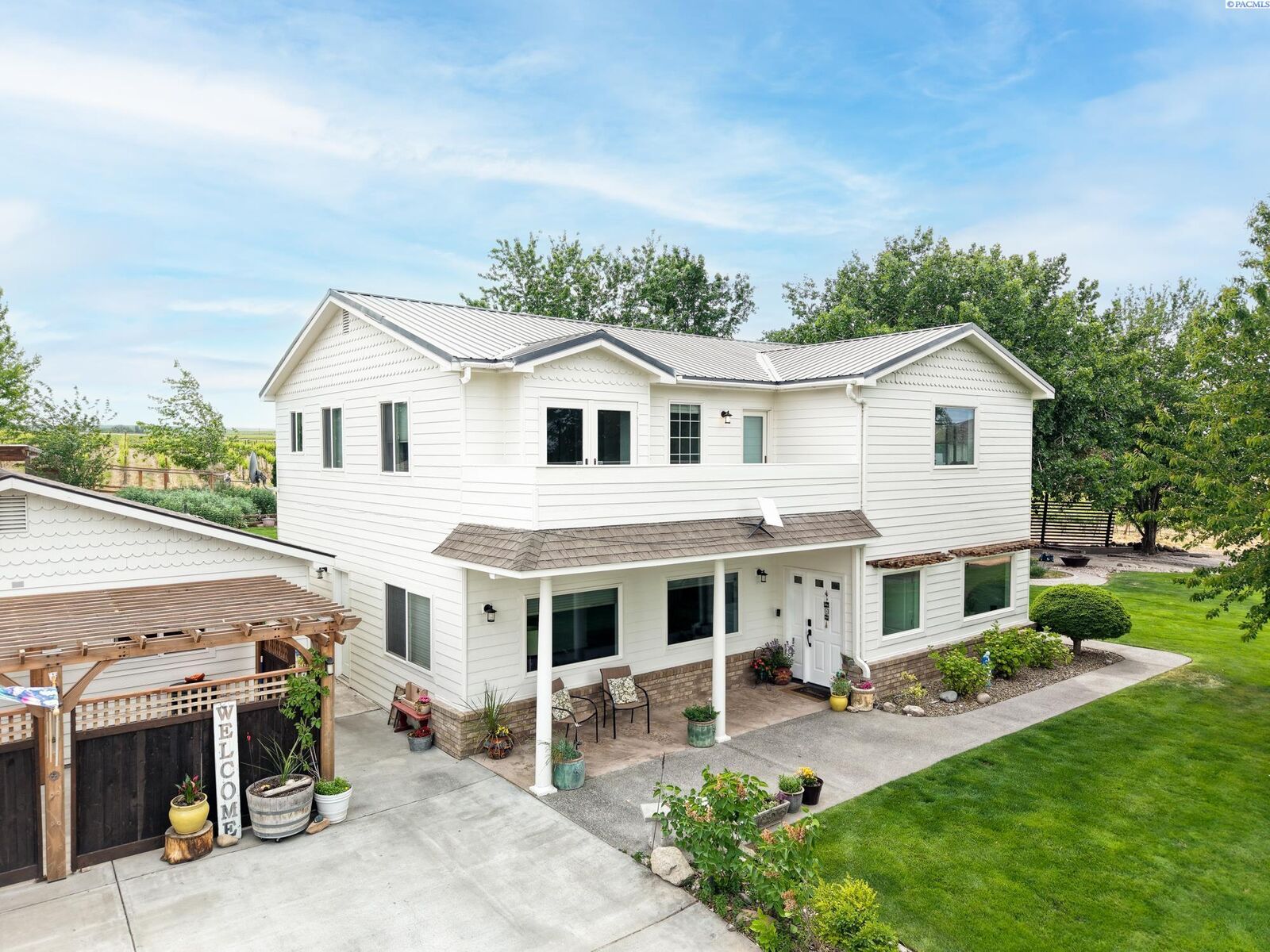 Property Photo: 52929 E Kennedy Rd WA 99320