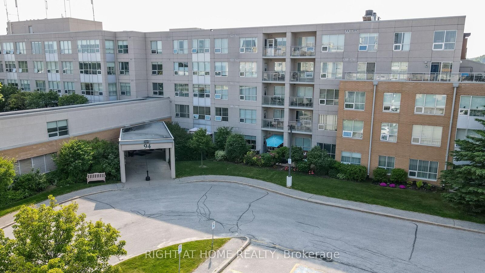 Property Photo: 94 Dean Avenue 403 ON L4N 0M3