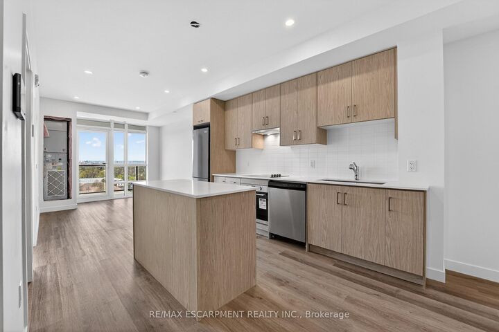 Property Photo: 461 Green Road 901 ON L8E 0L5