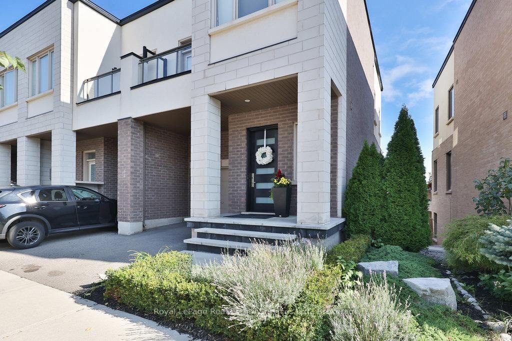 Property Photo: 3155 Mintwood Circle ON L6H 0N9