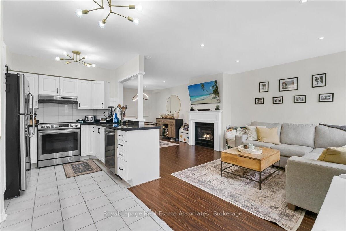 Property Photo: 1241 Parkwest Place 5 ON L5E 3J3