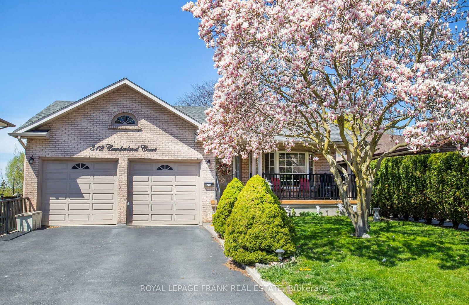 Property Photo: 312 Cumberland Court ON L1H 8E7