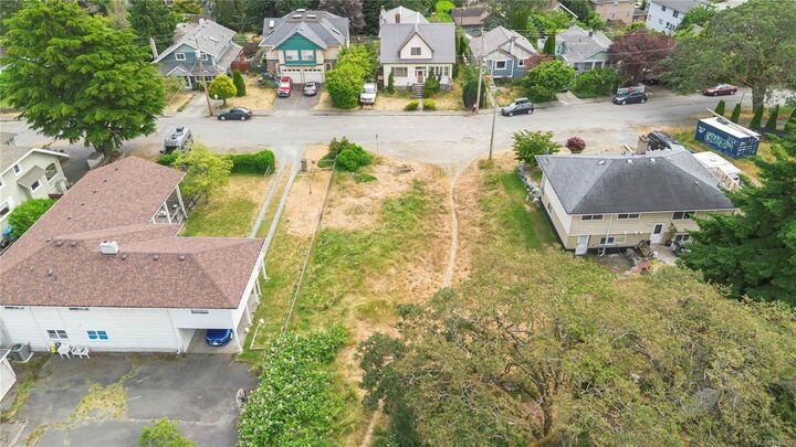 Property Photo: 1360 Vista Hts BC V8T 2J3