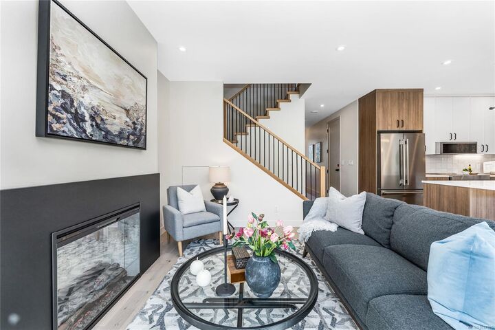 Property Photo:  3333 Henderson Rd 2  BC V8Z 3P3 