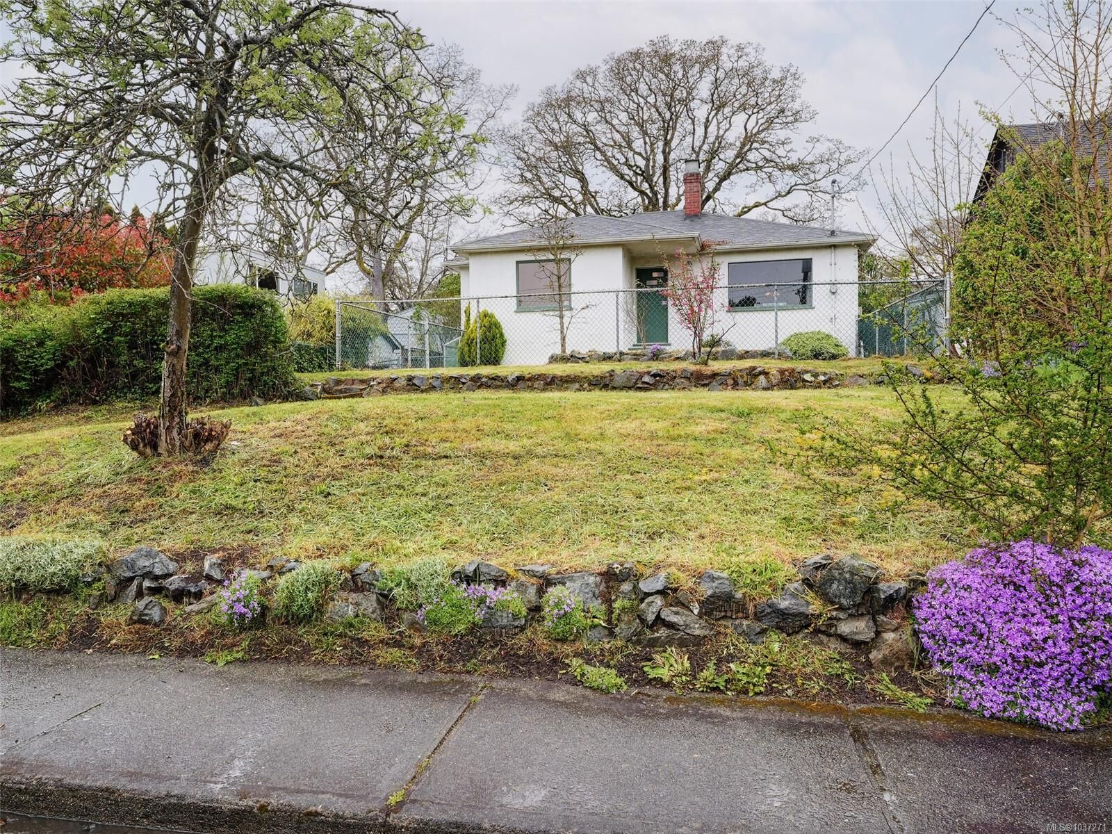 Property Photo: 2522 Vancouver St BC V8T 4A7