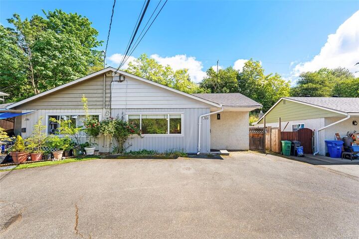 Property Photo:  388 Pine St  BC V9R 2B9 