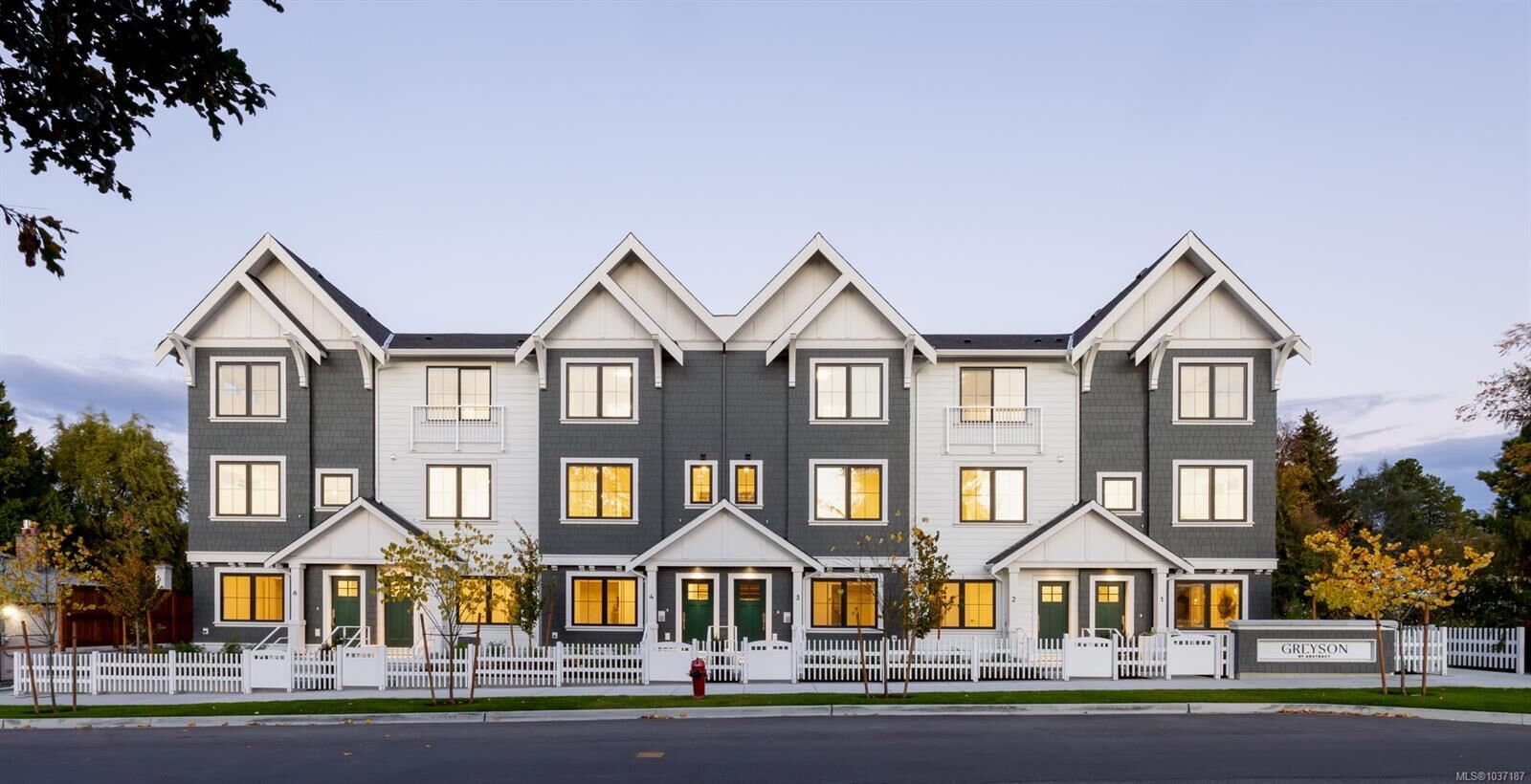 Property Photo:  3450 Whittier Ave Th22  BC V8Z 3R2 