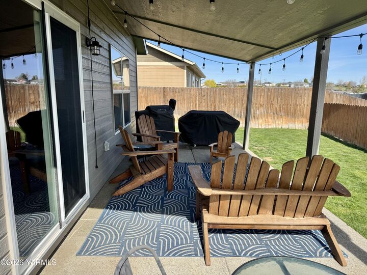 Property Photo: 2403 S 73rd Ave WA 98903