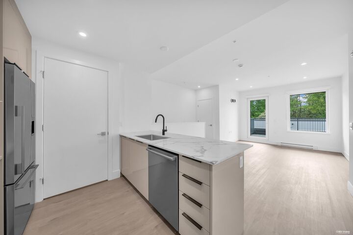 Property Photo: 2250 E 1st Avenue 315 BC V5N 1B6
