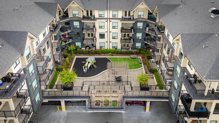 Property Photo: 2493 Montrose Avenue 416-417 BC V2S 3T2