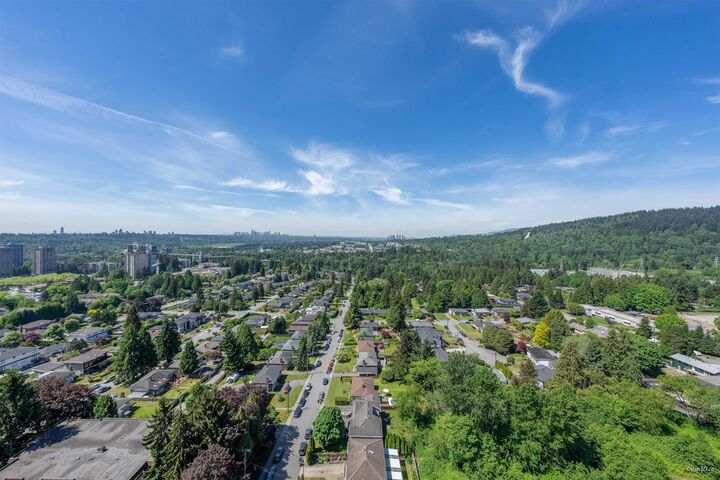 652 Whiting Way 2107 — photo 1