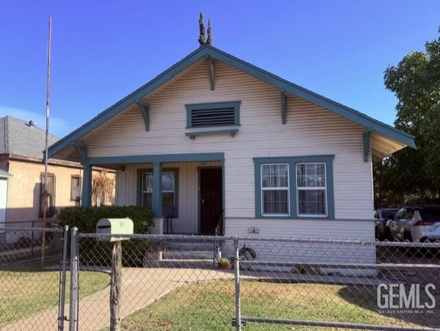 Property Photo:  907 Monterey Street  CA 93305 