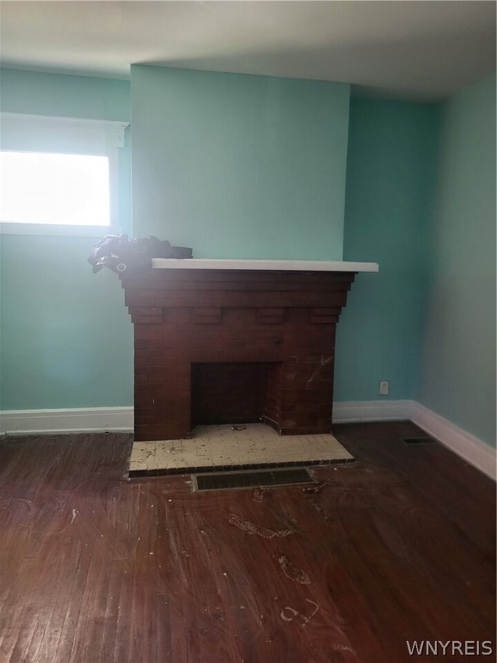 Property Photo:  