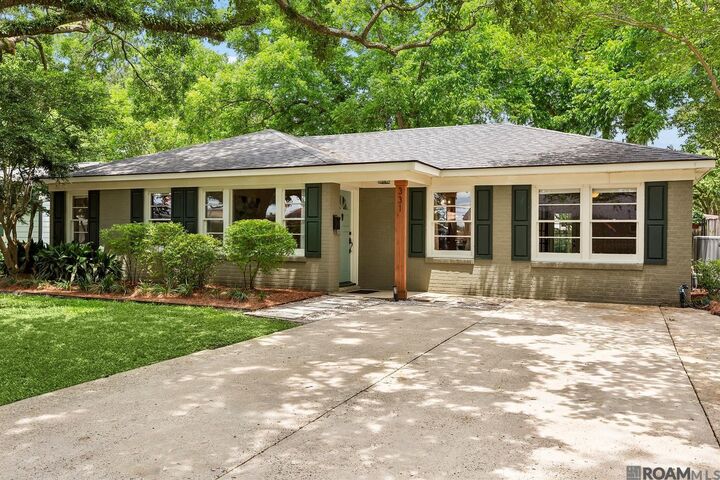 Property Photo:  331 S Fairfax Dr  LA 70806 