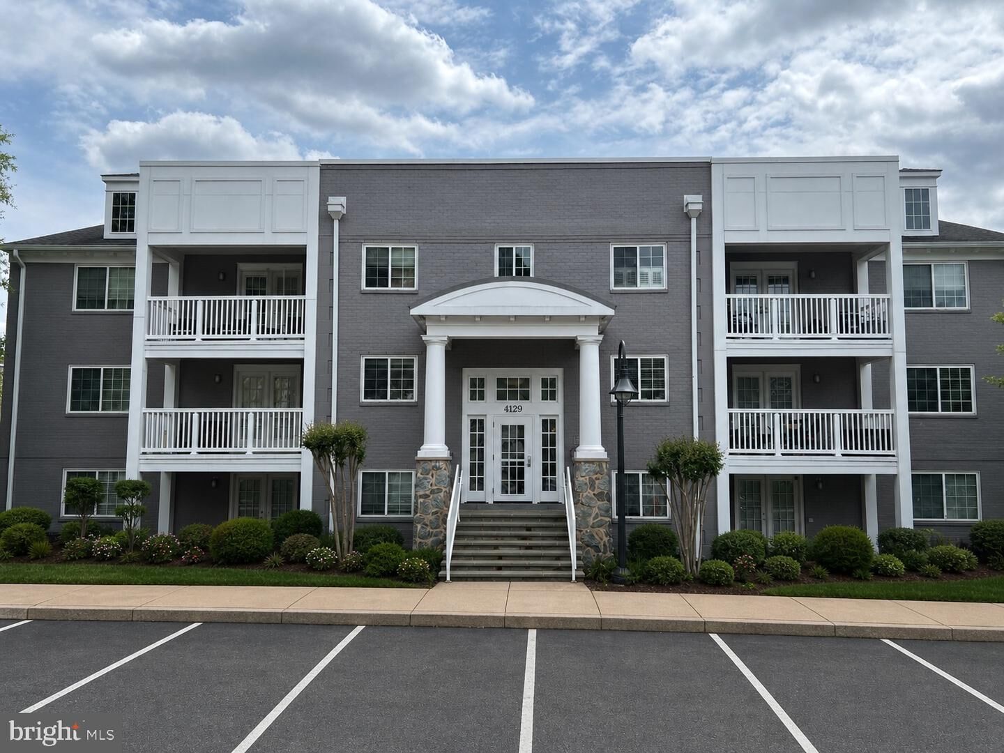Property Photo: 4129 S Four Mile Run Drive 103 VA 22204