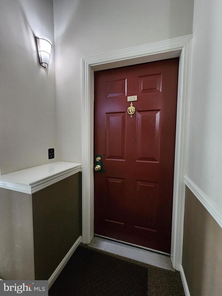 Property Photo: 4137 Fountainside Lane 103 VA 22030