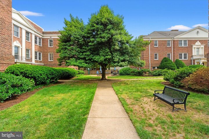 Property Photo:  719 S Saint Asaph Street 307  VA 22314 