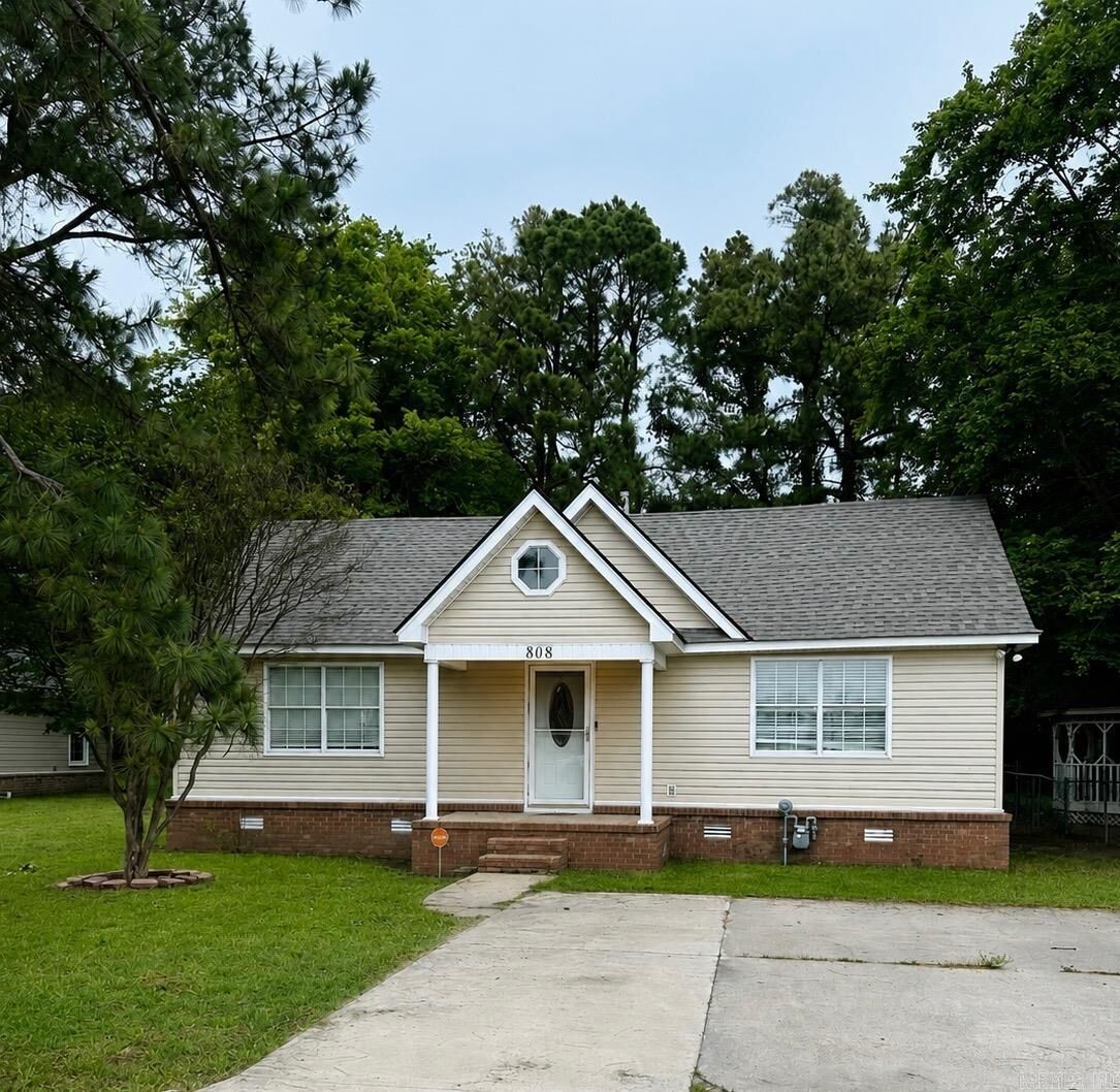 Property Photo:  808 Trumann Street  AR 72442 