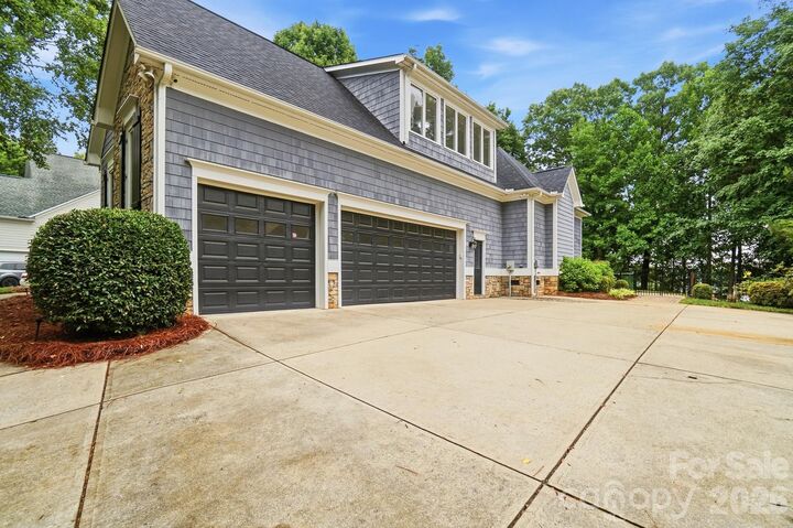 Property Photo: 221 Whiterock Drive NC 28120