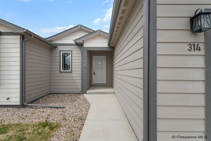 Property Photo: 314 Apricot St WY 82009-2759