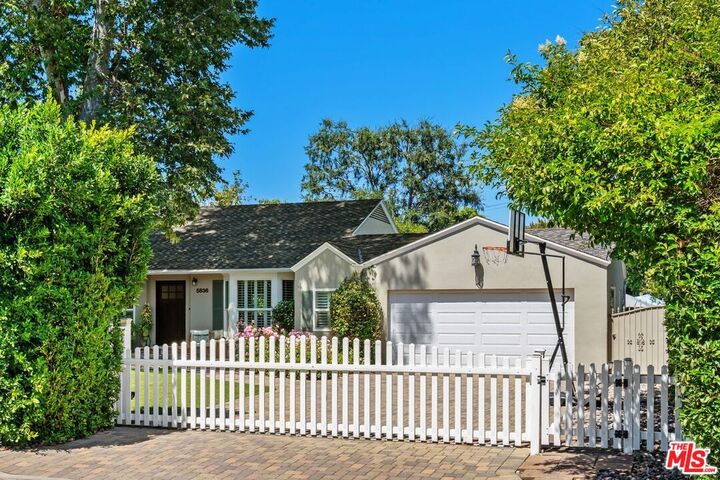 Property Photo: 5836 Hillview Park Ave CA 91401