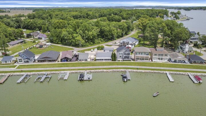 Property Photo: 3503 Sellers NE Drive OH 43046