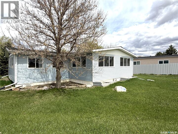 Property Photo: 1016 Railway Avenue SK S0G 3L0
