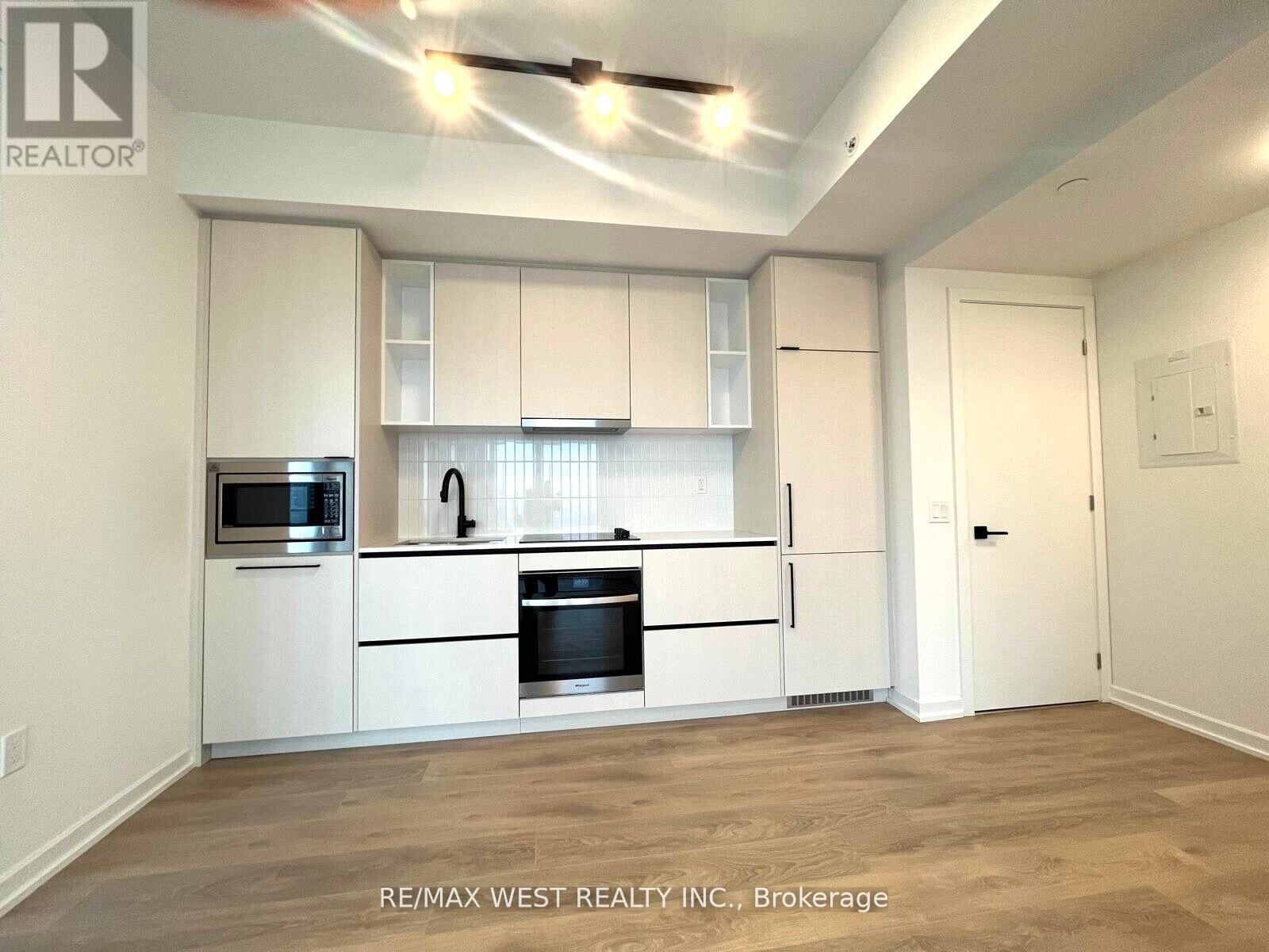 Property Photo: 10 Graphophone Grove 2103 ON M6H 0E5