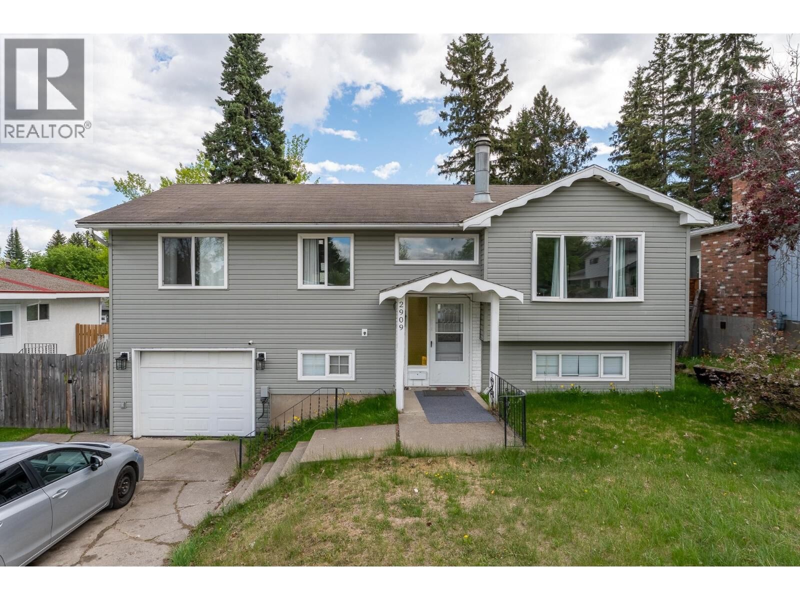 Property Photo:  2909 Pinewood Avenue  BC V2N 1H8 