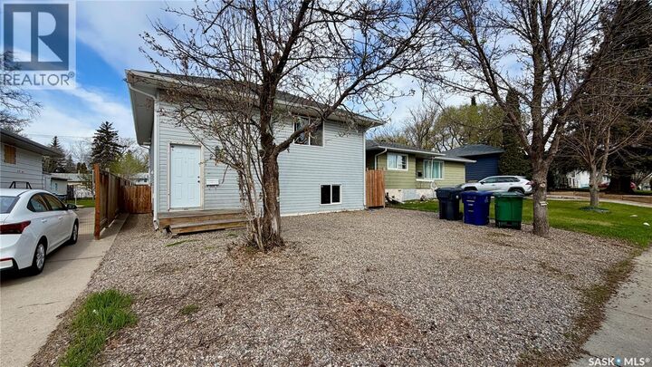 Property Photo:  215 V Avenue N  SK S7L 3E5 