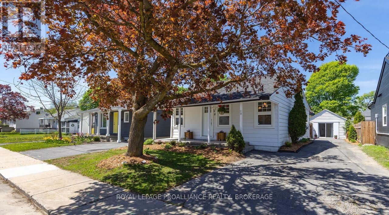 Property Photo:  98 Carleton Street  ON K7K 4G1 