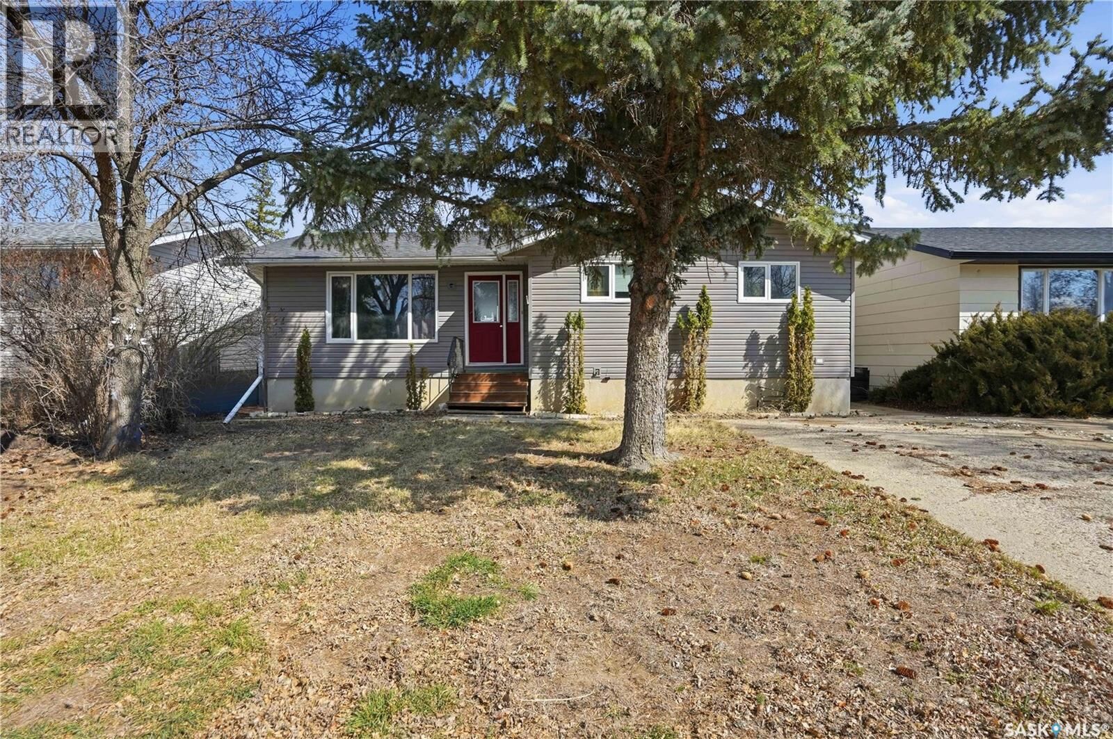 Property Photo:  512 4th Avenue W  SK S0H 0B0 