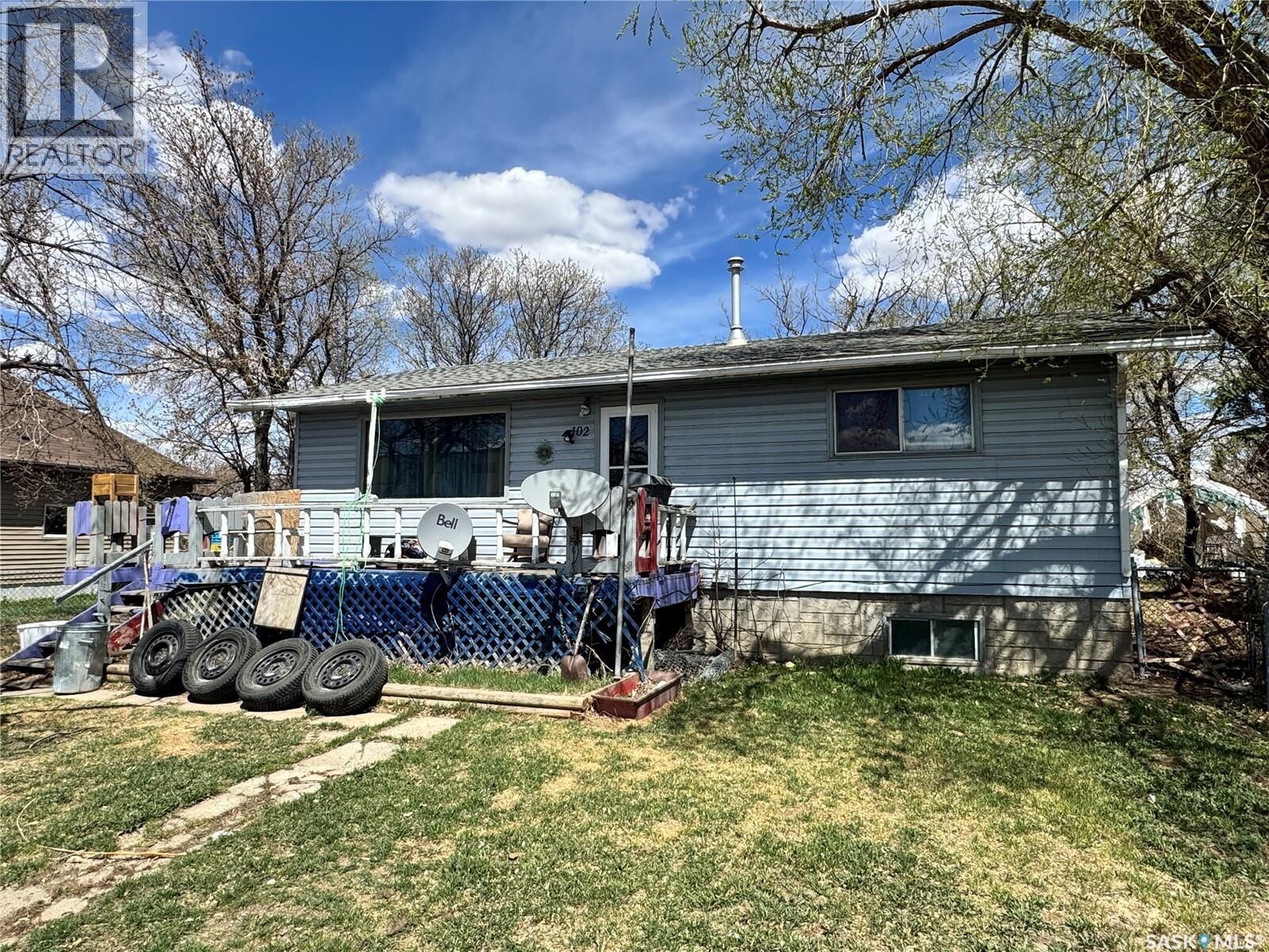 Property Photo:  102 1st Avenue  SK S0K 2K0 
