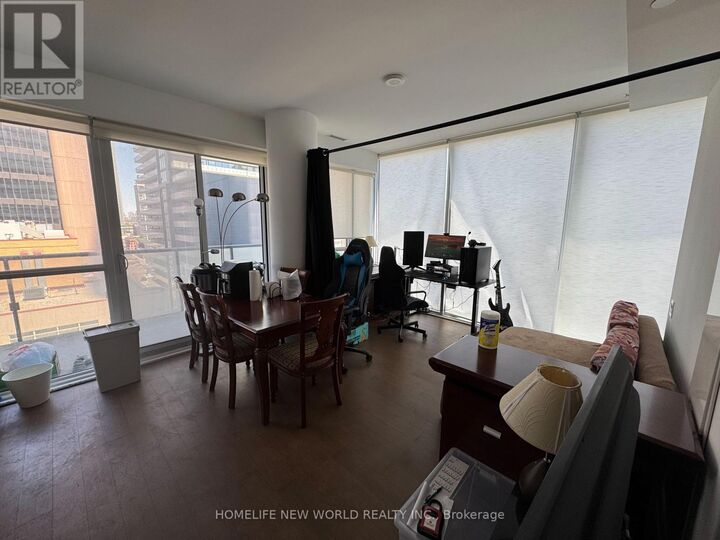 Property Photo:  15 Grenville Street 1709  ON M4Y 1A1 