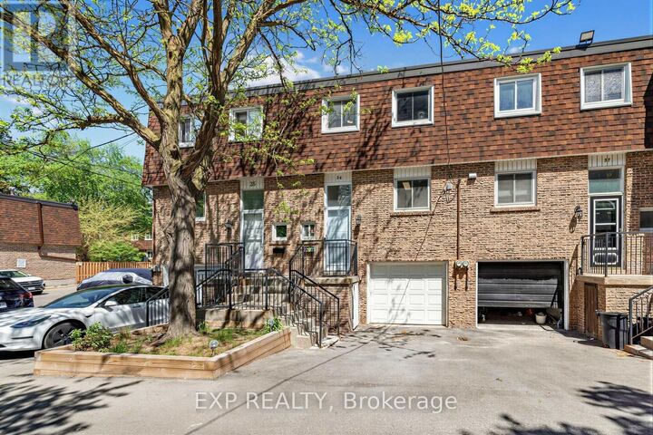 Property Photo:  36 The Carriage Way 36  ON L3T 4V1 