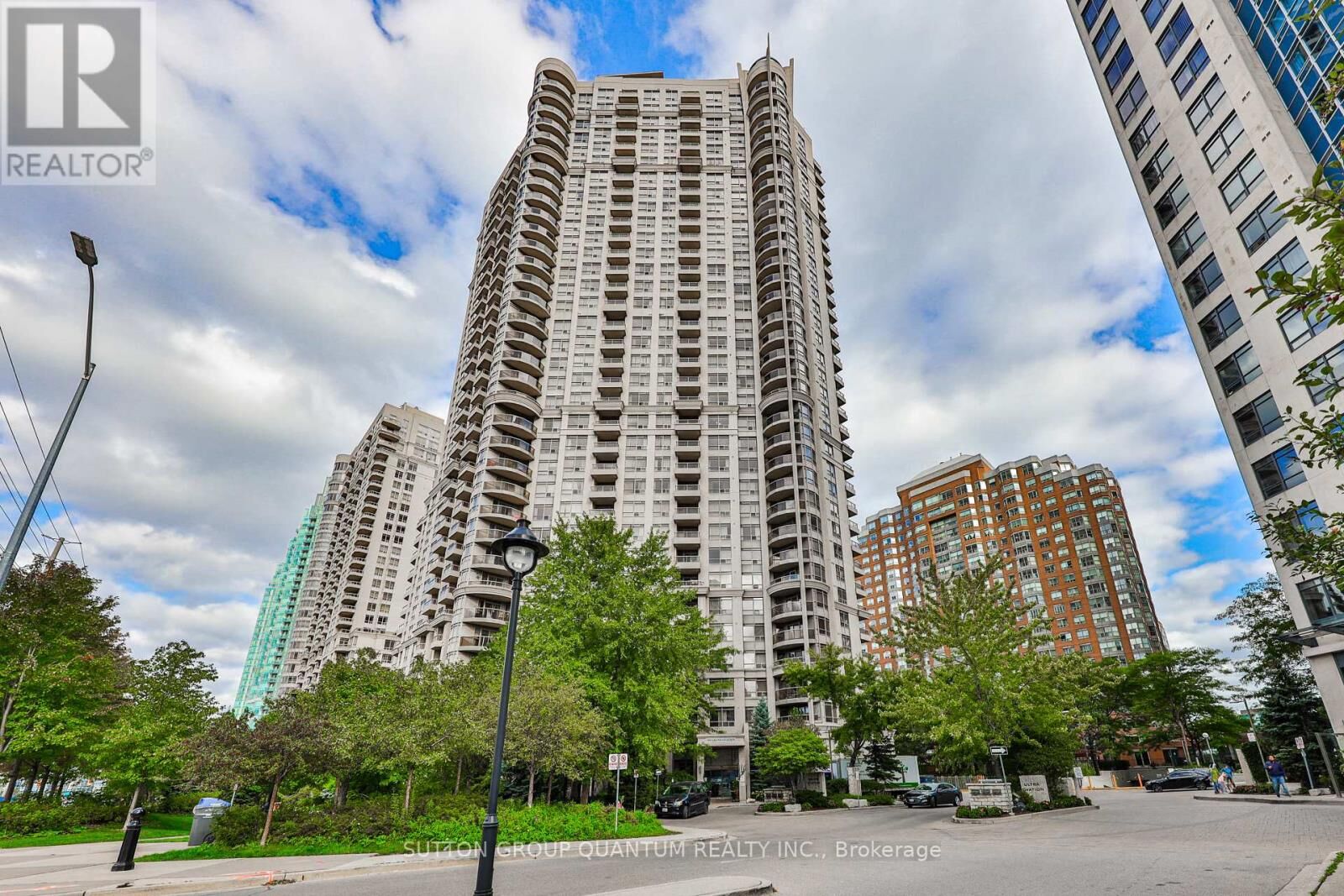 Property Photo:  310 Burnhamthorpe Road West 1602  ON L5B 4P9 