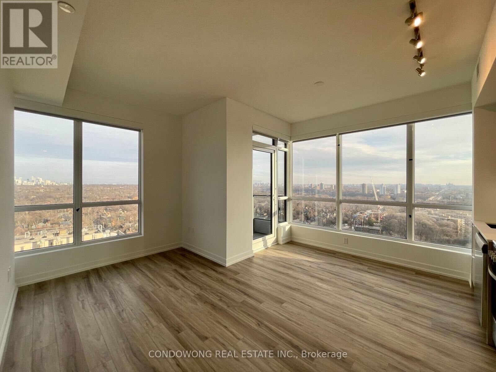Property Photo:  395 Bloor Street East 1908  ON M4W 0B4 