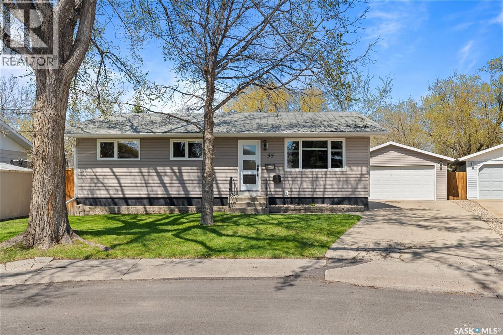 Property Photo:  35 Symons Place  SK S4X 1M7 