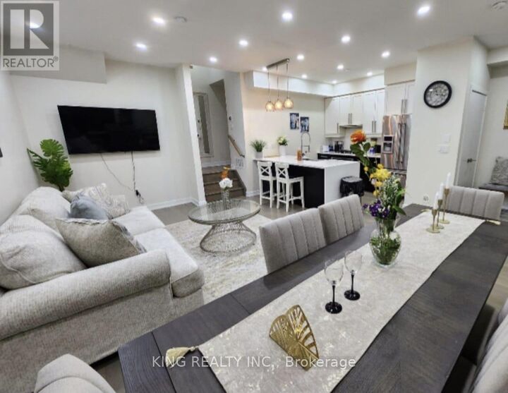 Property Photo: 4010 Parkside Village Drive 3 ON L5B 0K2