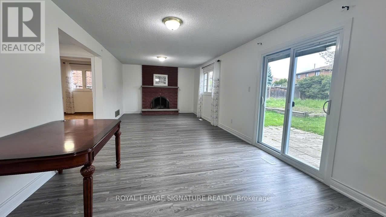 Property Photo: 3137 Sunnyhill Drive ON L4X 2K5